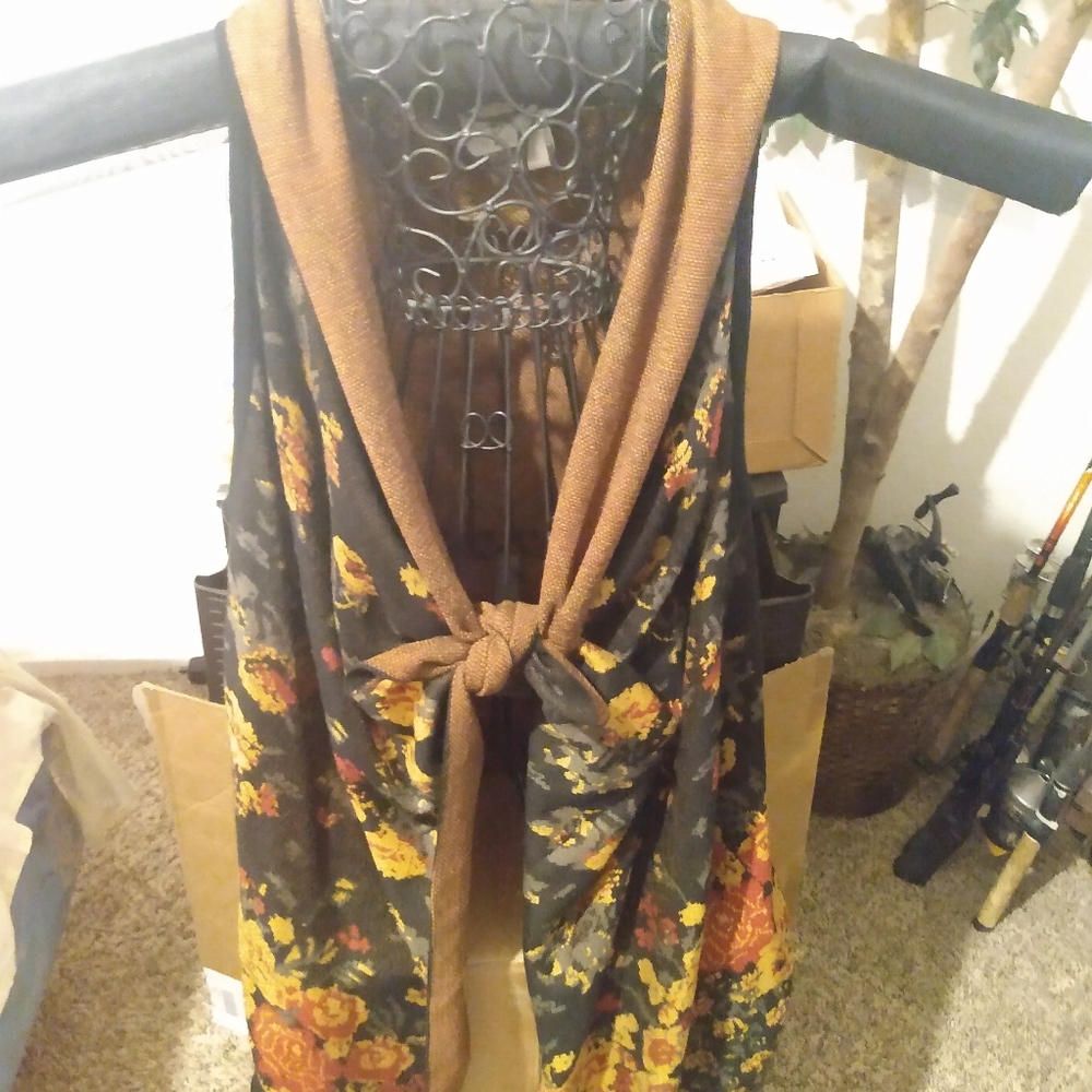 "Cupio", ladies size large vest. Very nice and very stylish.